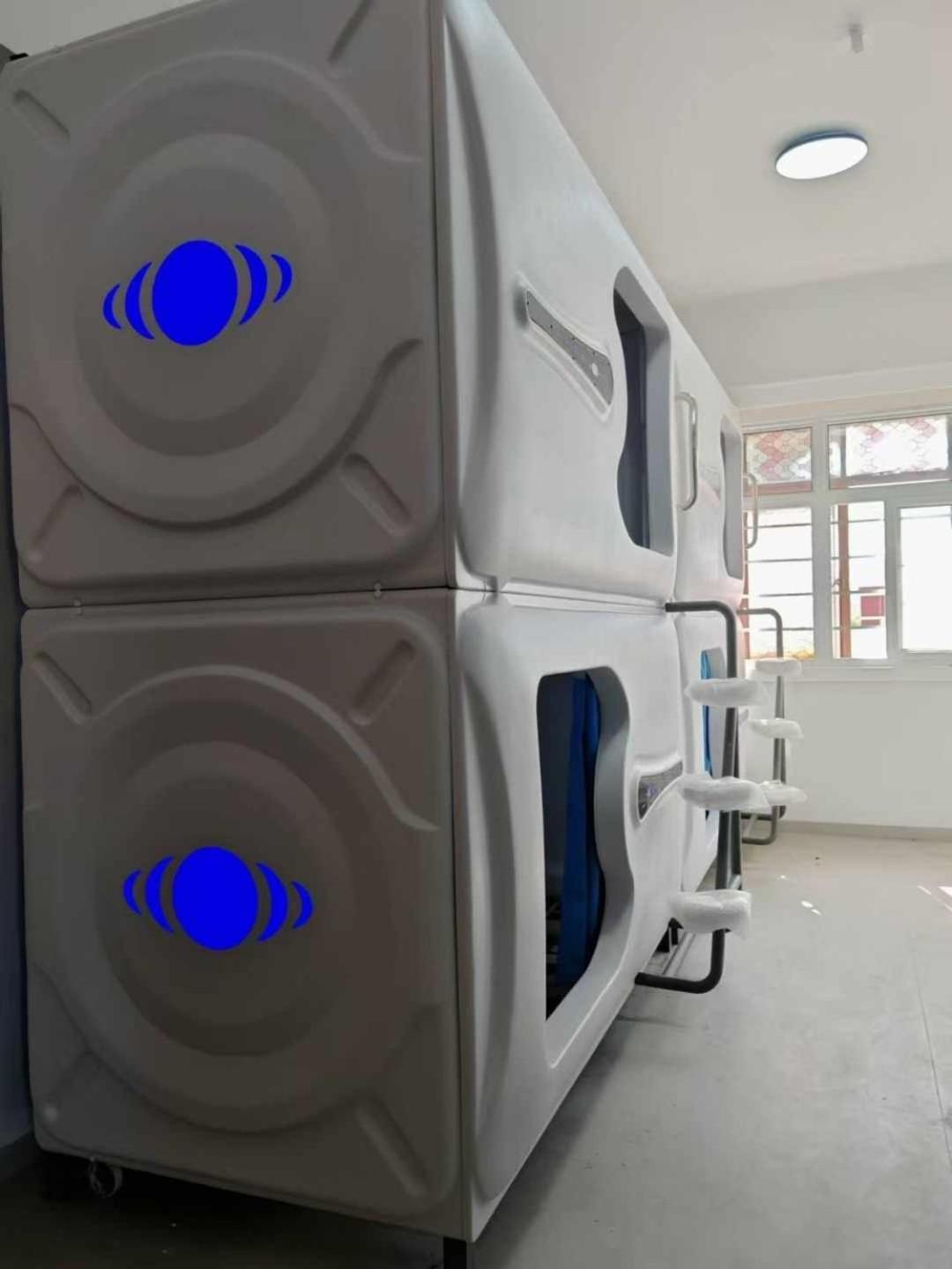 Hostel Space Capsule Мадрид Екстериор снимка