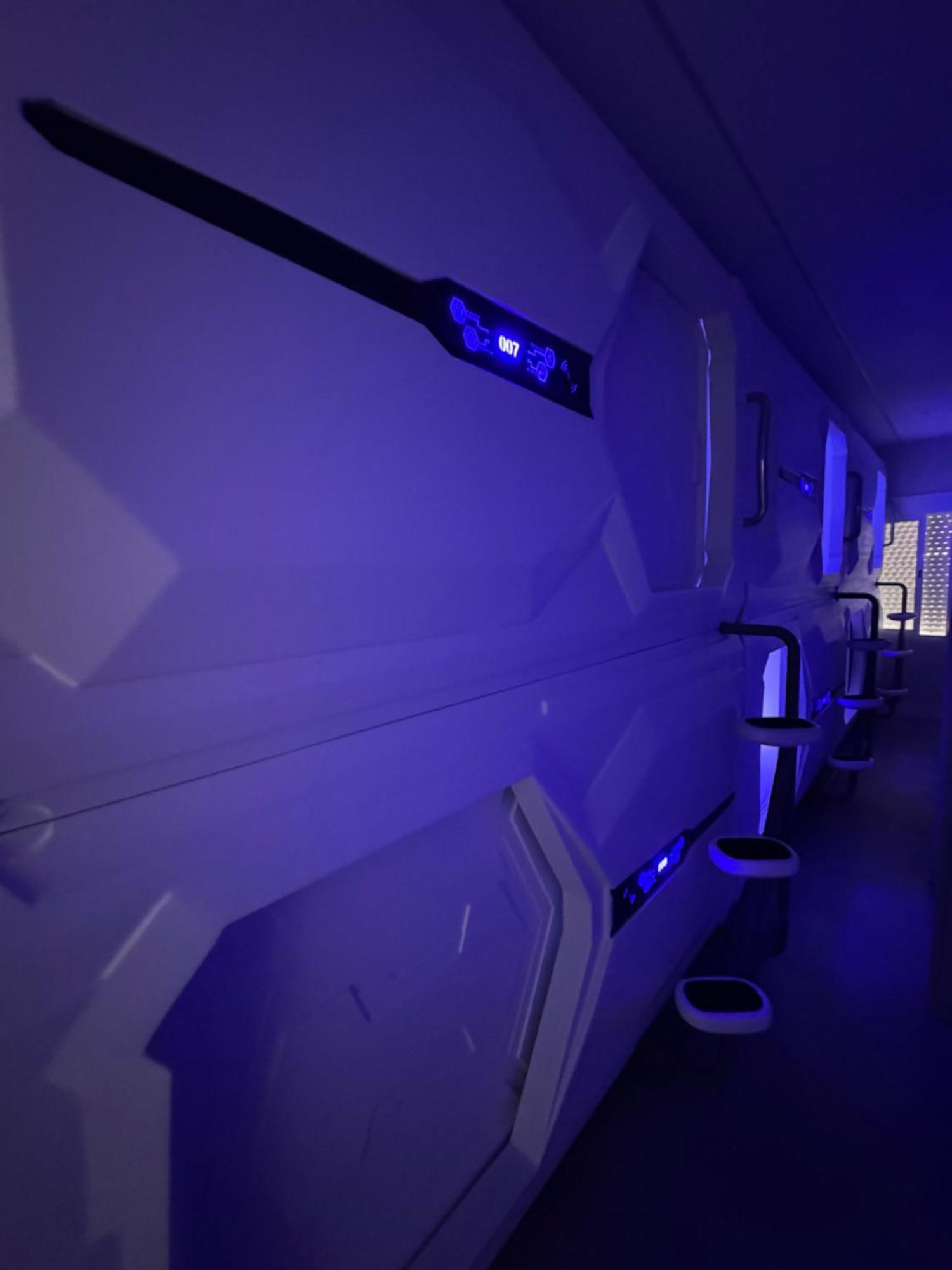 Hostel Space Capsule Мадрид Екстериор снимка