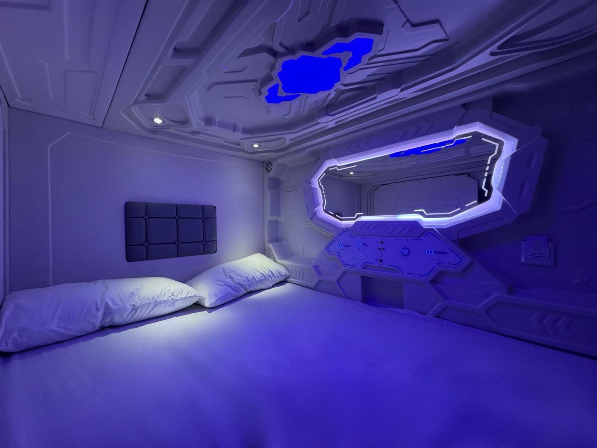 Hostel Space Capsule Мадрид Екстериор снимка