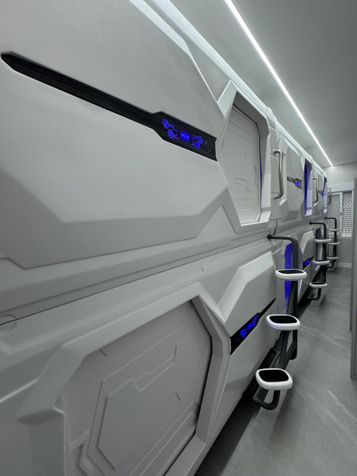 Hostel Space Capsule Мадрид Екстериор снимка